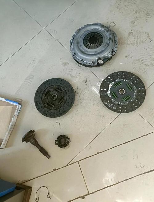 离合器三件套坏了症状 离合器三件套一般寿命