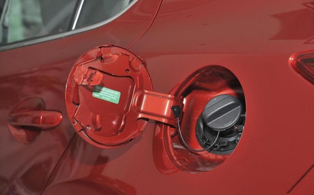 马自达3昂克赛拉油箱多少升 马自达3昂克赛拉2017款油箱是多少升