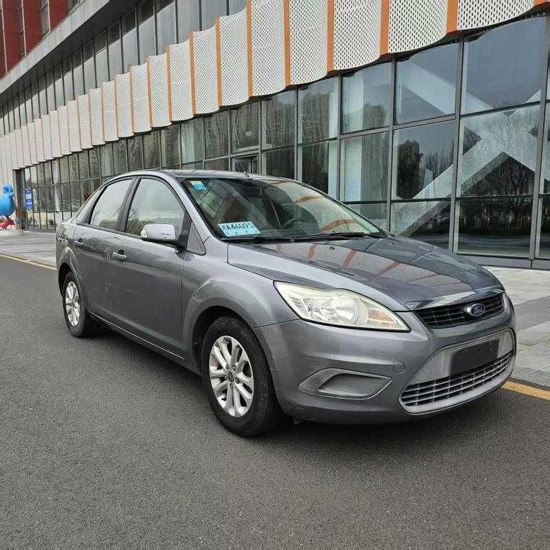 12年福特福克斯三厢图片,12年福特福克斯三厢多少钱