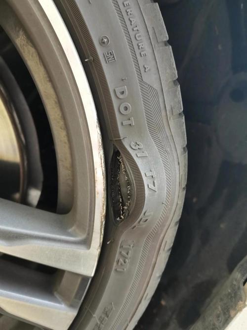 轮胎被马路牙子蹭出裂口 轮胎被马路牙子蹭出裂口能报保险吗