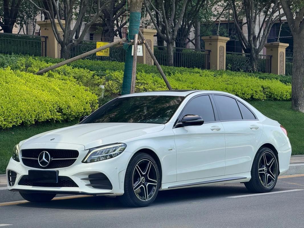 奔驰c260l星耀臻藏版／奔驰c260l星耀臻藏版油箱多大