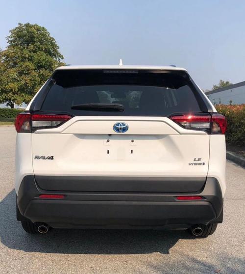 丰田后面camry是哪款车(丰田车后面toyota)