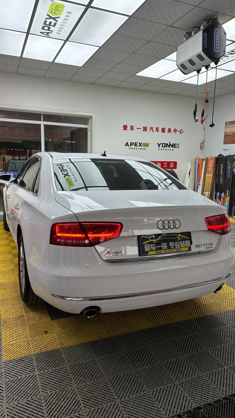 奥迪a8白色的图片 奥迪a8白色多少钱一辆